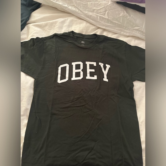 obey forest green tshirt// men’s L// fits women’s M-L-XL// barely worn - Picture 1 of 4